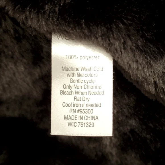 ❄️ ( Forever 21 ) Plush Cozy Faux Fur Infinity Scarf - Picture 3 of 4